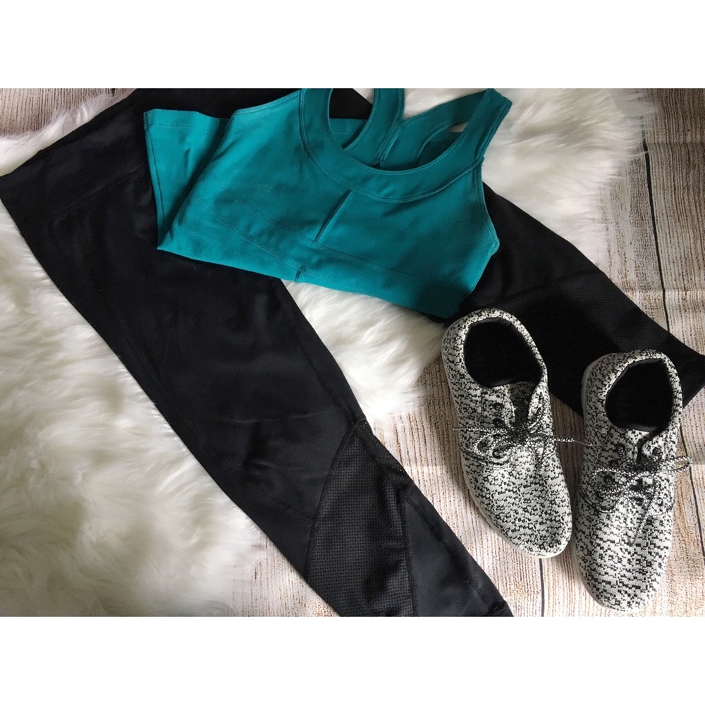 Zella Crop Leggings With Mesh Ankle and Pockets